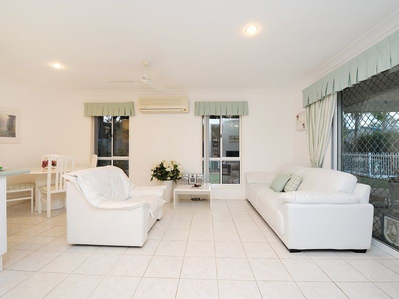 6 Berkley Pl, Little Mountain QLD 4551