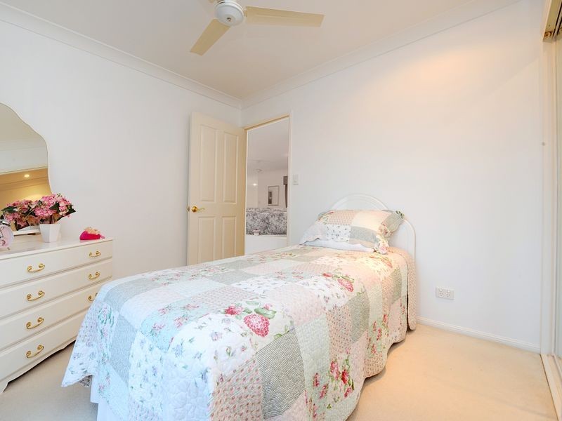 6 Berkley Pl, Little Mountain QLD 4551