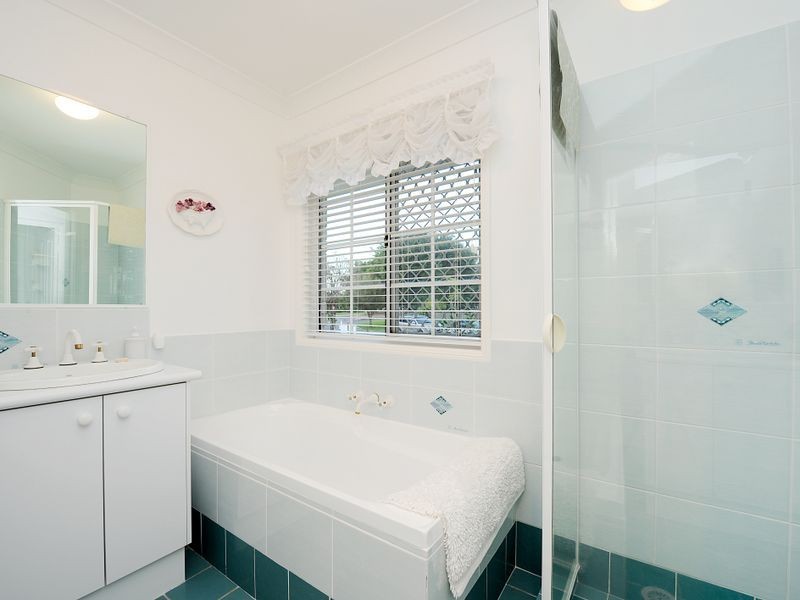 6 Berkley Pl, Little Mountain QLD 4551