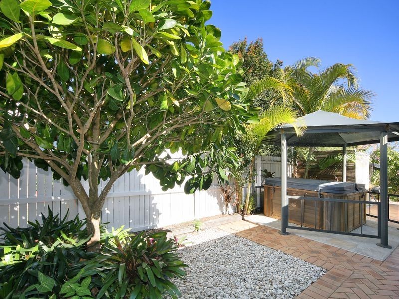 2 Dunbrody Street, Caloundra West QLD 4551