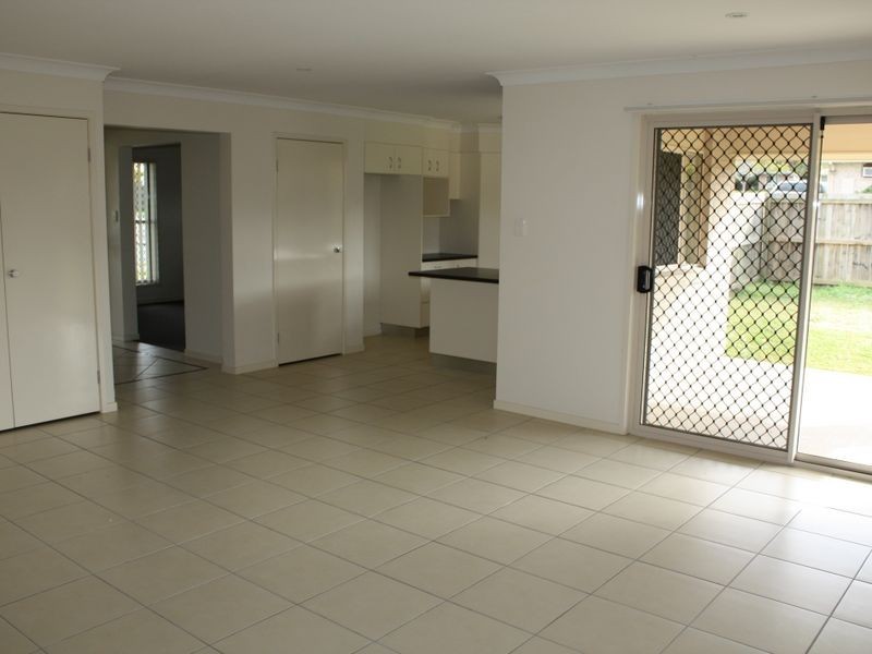 17 Usher Blvd, Beerwah QLD 4519