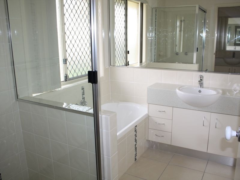 17 Usher Blvd, Beerwah QLD 4519