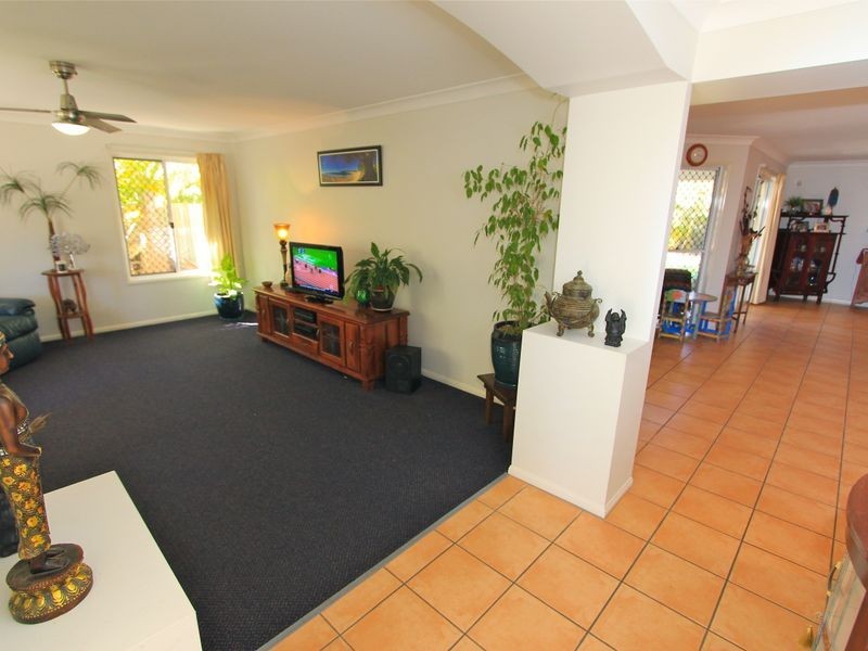 2 Leach Court, Pelican Waters QLD 4551