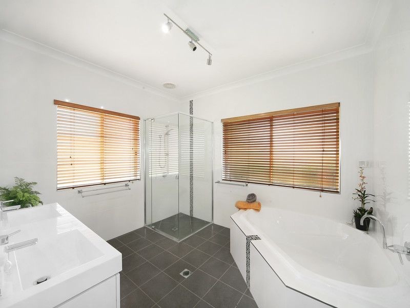 4 Sugar Gum Drive, Mooloolah Valley QLD 4553