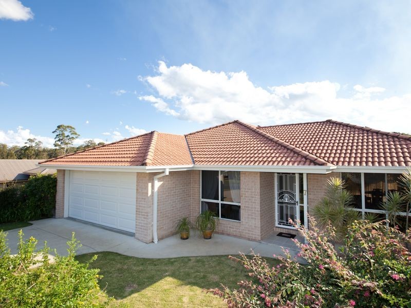 7 Coolamon Crescent, Beerwah QLD 4519