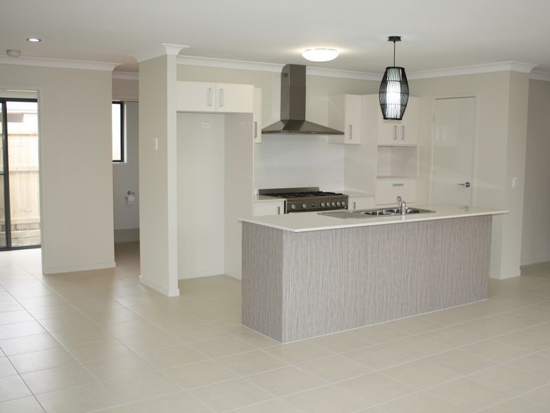 7 Cumberland Cres, Little Mountain QLD 4551