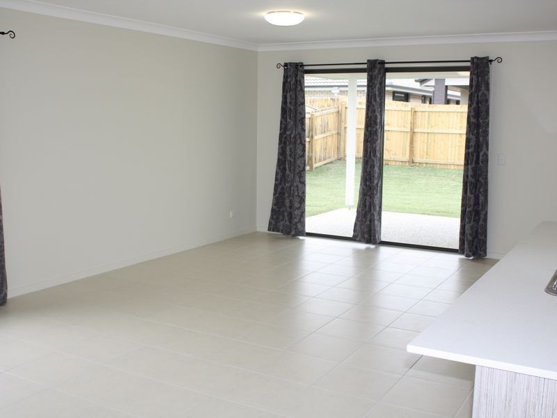 7 Cumberland Cres, Little Mountain QLD 4551