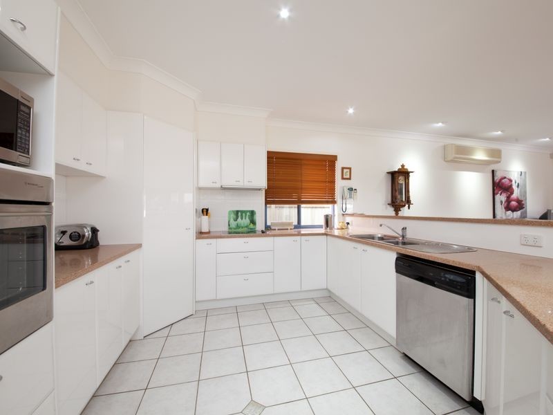 8 Midden Place, Pelican Waters QLD 4551