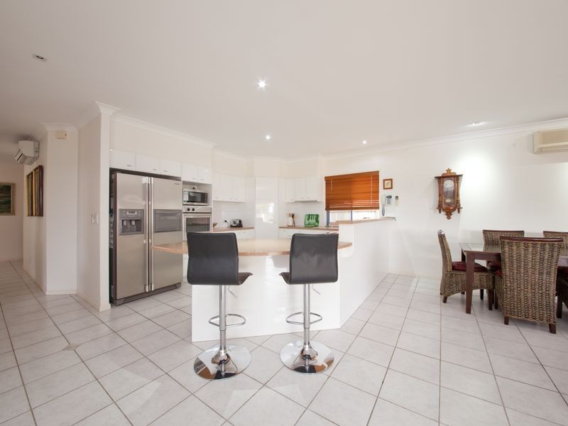 8 Midden Place, Pelican Waters QLD 4551