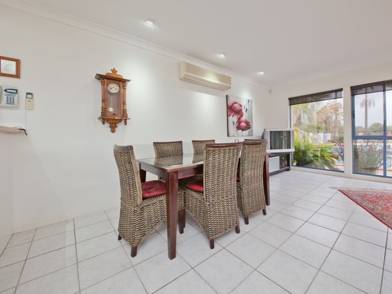 8 Midden Place, Pelican Waters QLD 4551