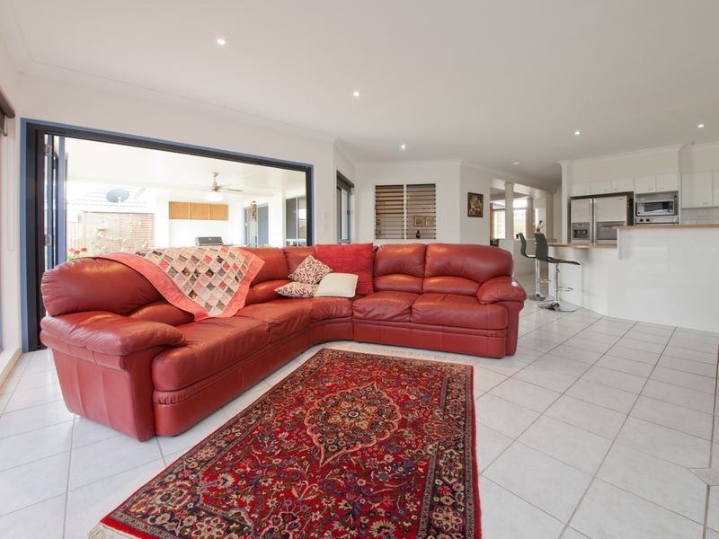 8 Midden Place, Pelican Waters QLD 4551