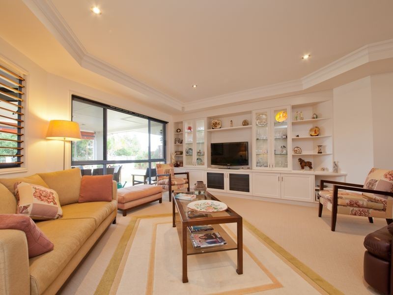 8 Midden Place, Pelican Waters QLD 4551