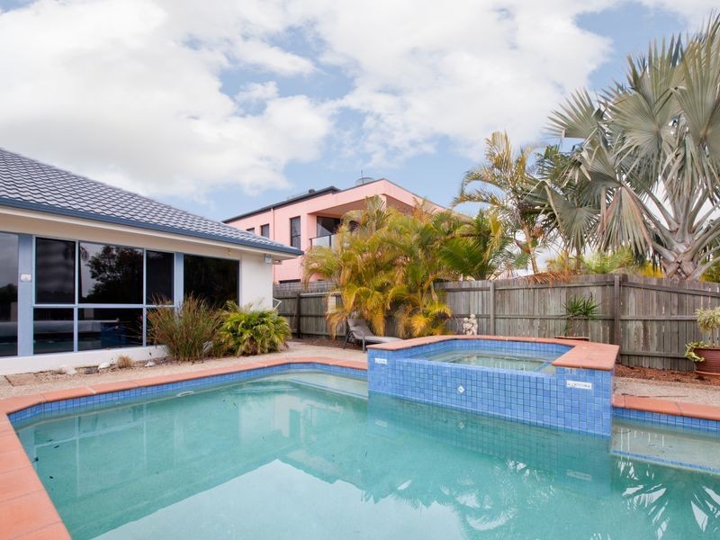 8 Midden Place, Pelican Waters QLD 4551