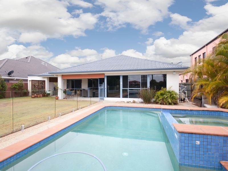 8 Midden Place, Pelican Waters QLD 4551