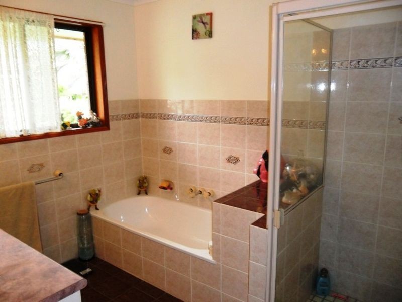 64 Thompson Rd, Beerwah QLD 4519