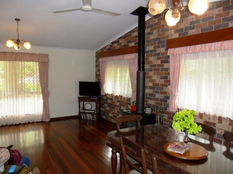 64 Thompson Rd, Beerwah QLD 4519