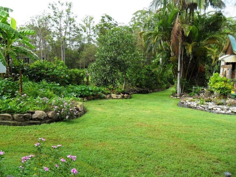 64 Thompson Rd, Beerwah QLD 4519