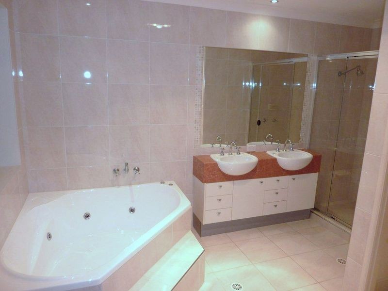 18 Cayman Place, Kawana Island QLD 4575