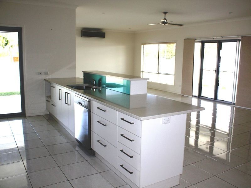 1 Flitcroft Place, Pelican Waters QLD 4551