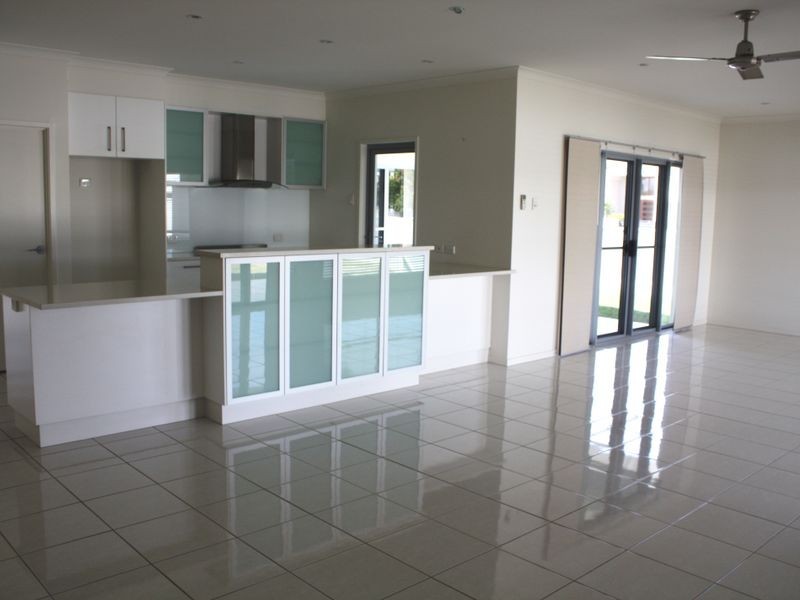 1 Flitcroft Place, Pelican Waters QLD 4551