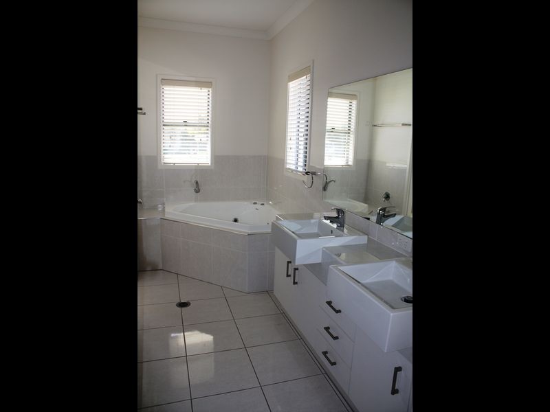 1 Flitcroft Place, Pelican Waters QLD 4551