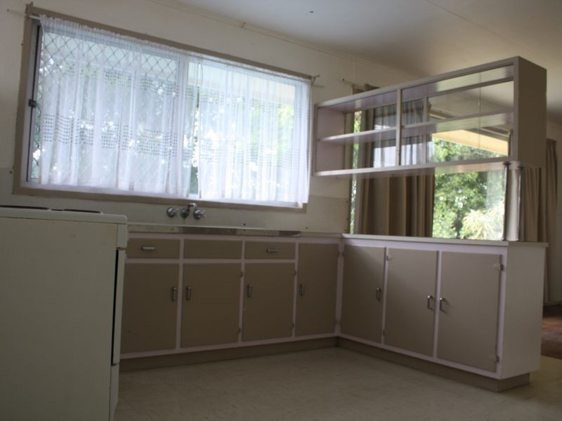 77 Coronation Ave, Golden Beach QLD 4551