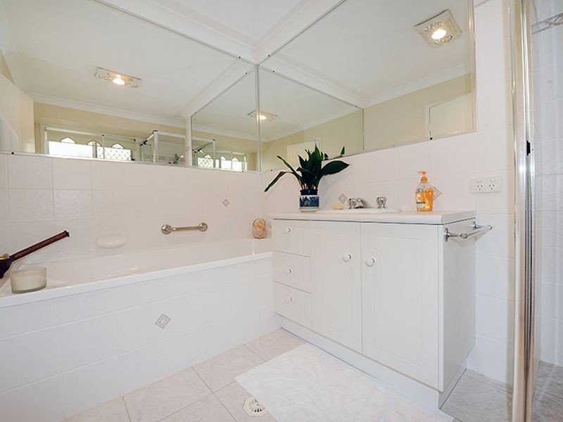 4 Olympic Lane, Pelican Waters QLD 4551