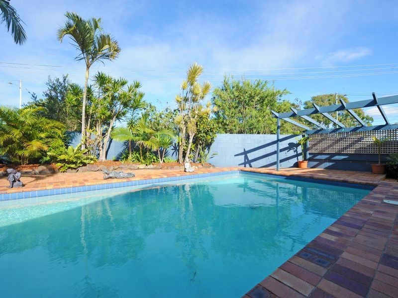 6 Jeffreys Court, Moffat Beach QLD 4551