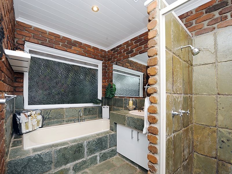 2 Thalan Court, Wurtulla QLD 4575