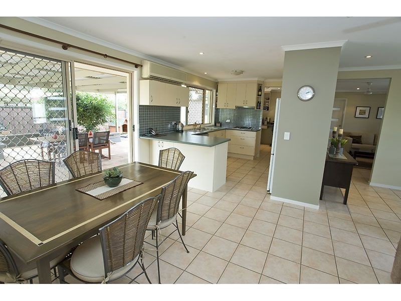 2 Caulfield Close, Little Mountain QLD 4551