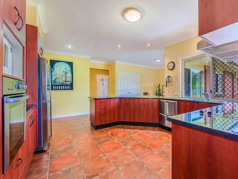 30 Allan Avenue, Glass House Mountains QLD 4518