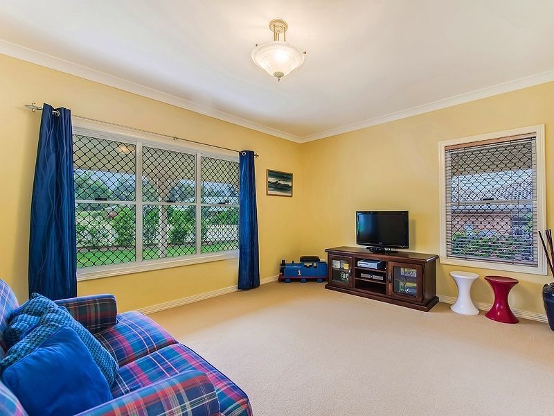 30 Allan Avenue, Glass House Mountains QLD 4518