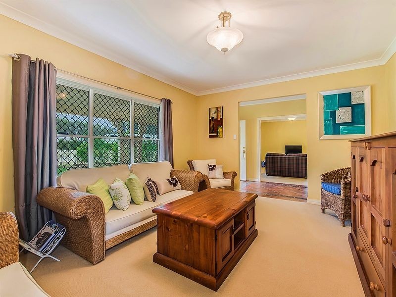 30 Allan Avenue, Glass House Mountains QLD 4518