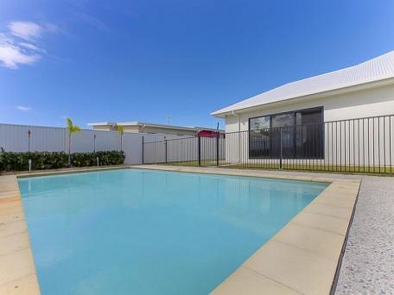 7 North Point Circuit, Pelican Waters QLD 4551