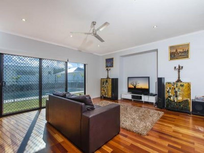 7 North Point Circuit, Pelican Waters QLD 4551