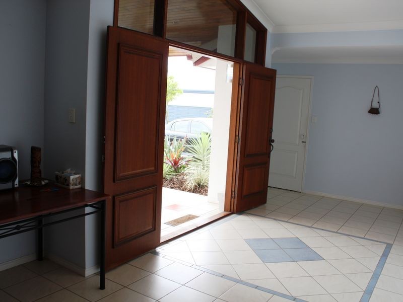7 Dominica Place, Kawana Island QLD 4575