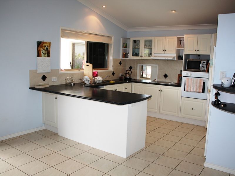 7 Dominica Place, Kawana Island QLD 4575