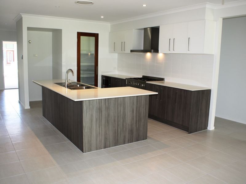 1 Creek View Place, Pelican Waters QLD 4551