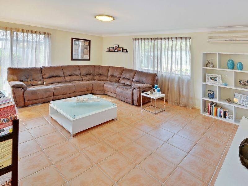 13 Somerset Lane, Little Mountain QLD 4551