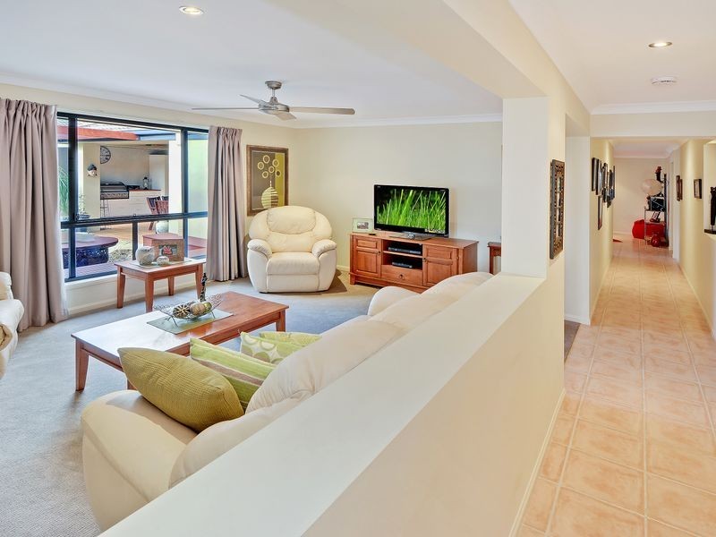 13 Somerset Lane, Little Mountain QLD 4551