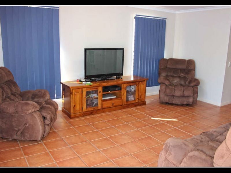 15 Andrew Avenue, Little Mountain QLD 4551