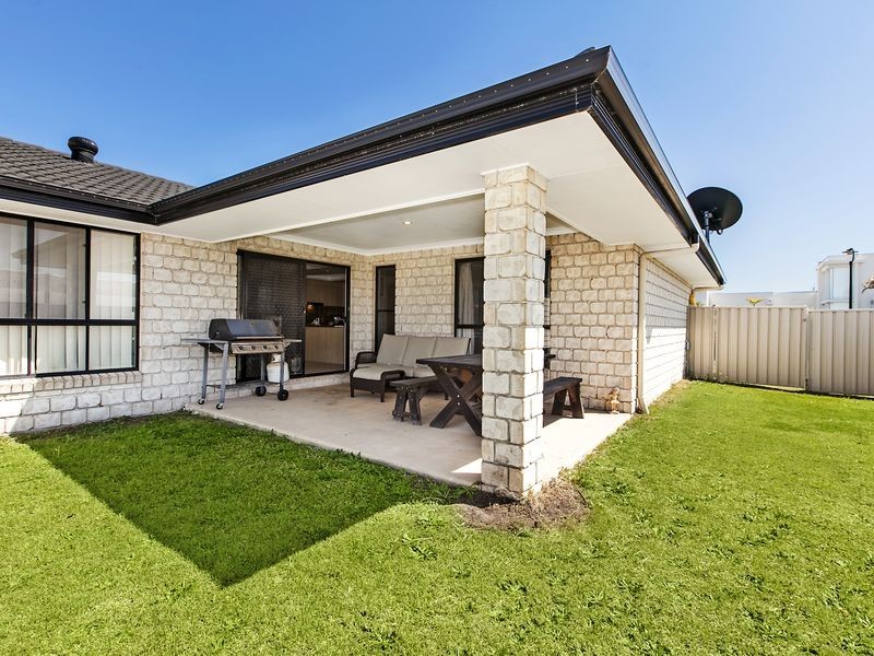 8 Sydney Avenue, Pelican Waters QLD 4551