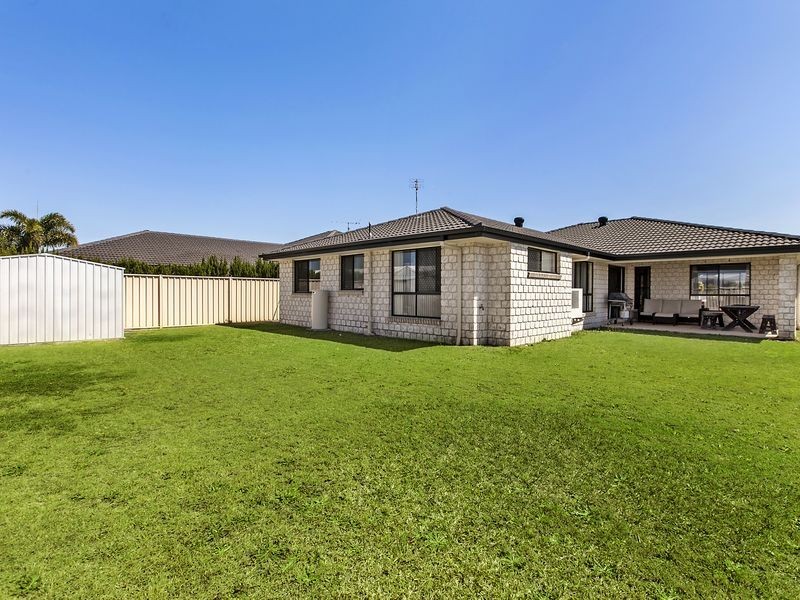 8 Sydney Avenue, Pelican Waters QLD 4551