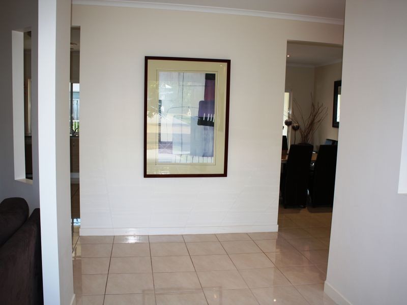 8 Jersey Place, Kawana Island QLD 4575