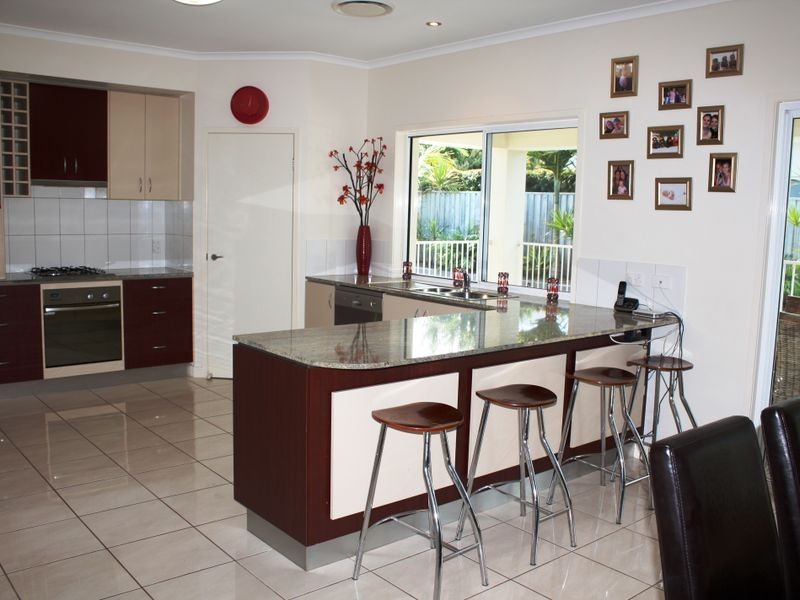 8 Jersey Place, Kawana Island QLD 4575