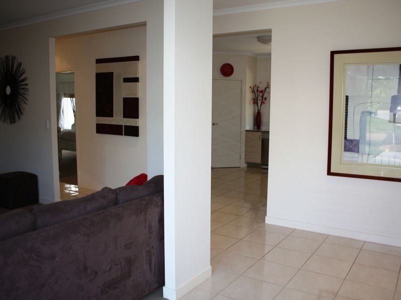 8 Jersey Place, Kawana Island QLD 4575