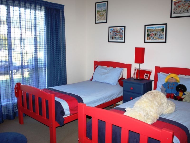 8 Jersey Place, Kawana Island QLD 4575