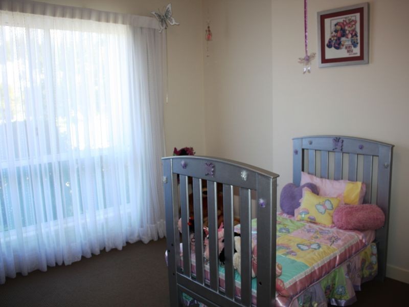 8 Jersey Place, Kawana Island QLD 4575