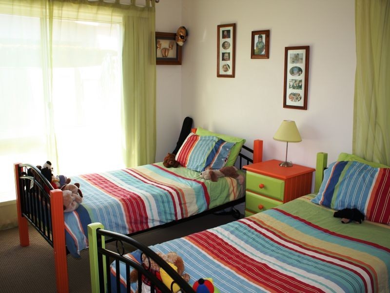 8 Jersey Place, Kawana Island QLD 4575