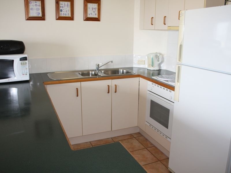 8/68 Lower Gay Terrace, Kings Beach QLD 4551